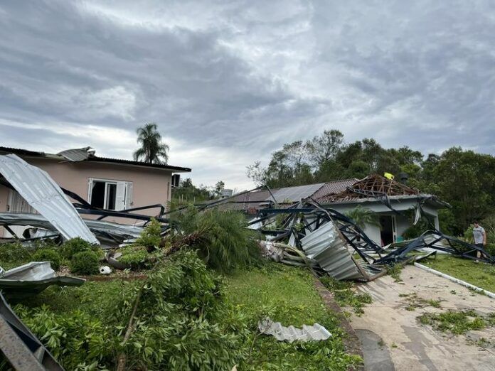 Temporal destelhou 80 casas  e deixou outras danificadas em Harmonia