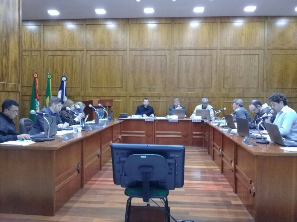 Sessão tumultuada na Câmara de Vereadores de Carlos Barbosa