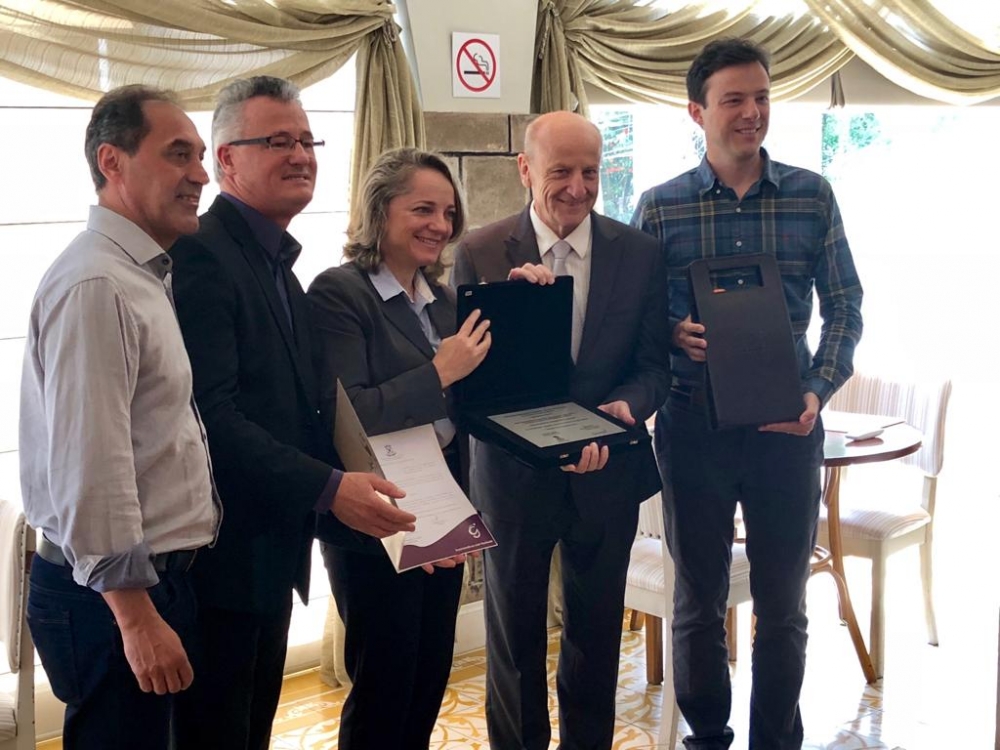 Tarcísio Michelon recebe prêmio de embaixador do Turismo em Garibaldi