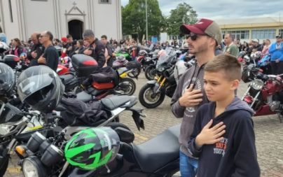 Romaria Dos Motociclistas Re Niu Fi Is Em Suas Motos No Santu Rio De