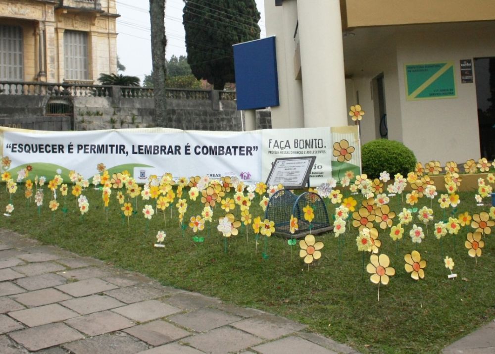 Ato simbólico marca o Dia de Combate à exploração sexual de crianças e adolescentes em Garibaldi