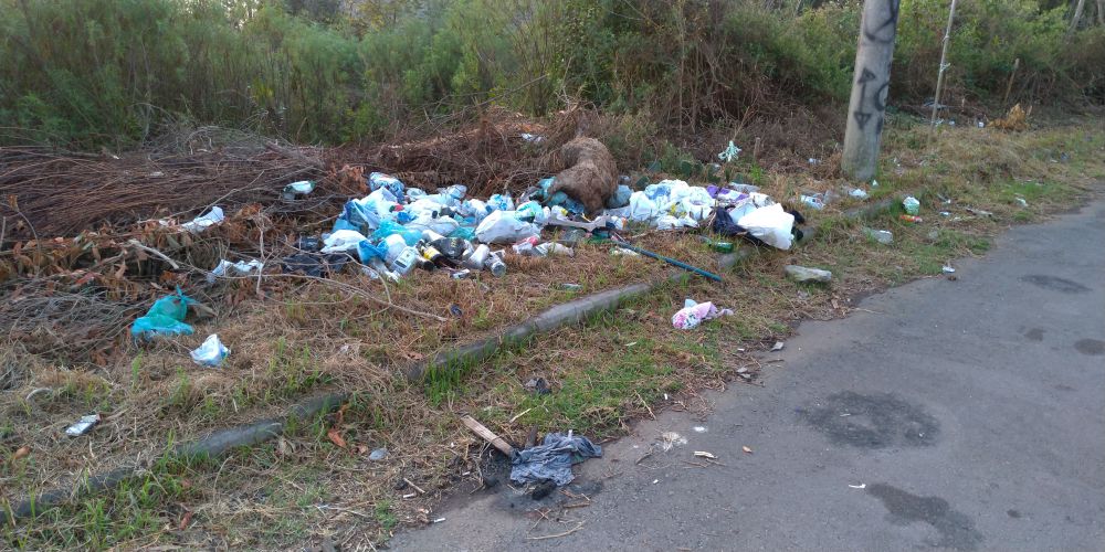 Moradores denunciam descarte irregular de lixo no bairro São José