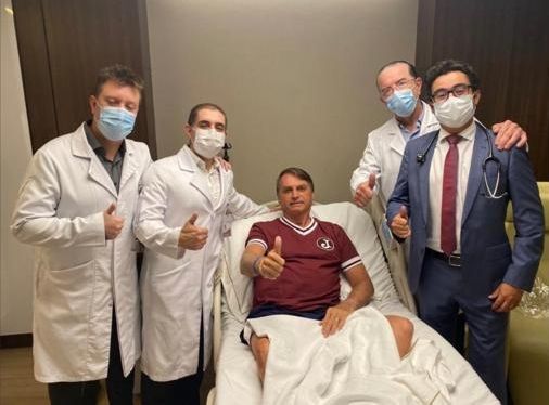 Bolsonaro anuncia alta hospitalar após dois dias internado