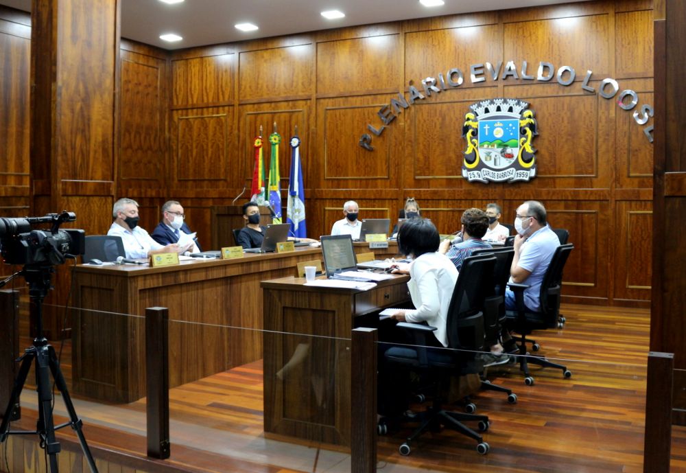 Aumento de 45% no salário dos funcionários da Câmara de Carlos Barbosa será votado na segunda-feira