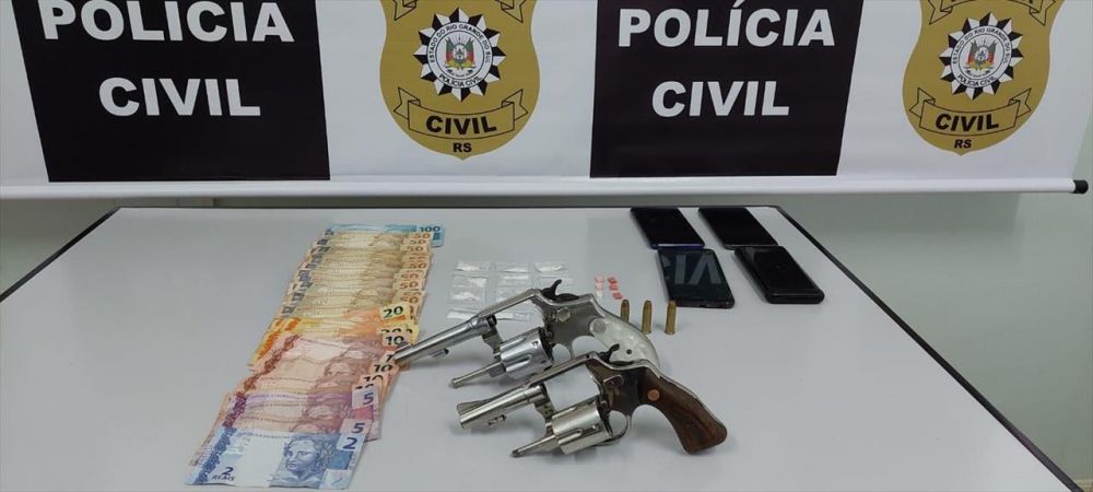Quatro jovens são detidos por envolvimento com tráfico de drogas em Garibaldi