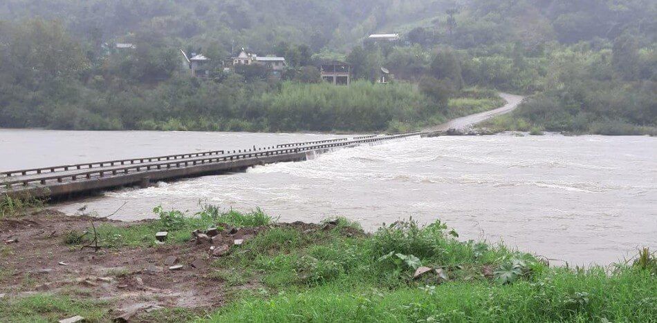 Ponte que liga  Cotiporã  e Bento encontra-se submersa 