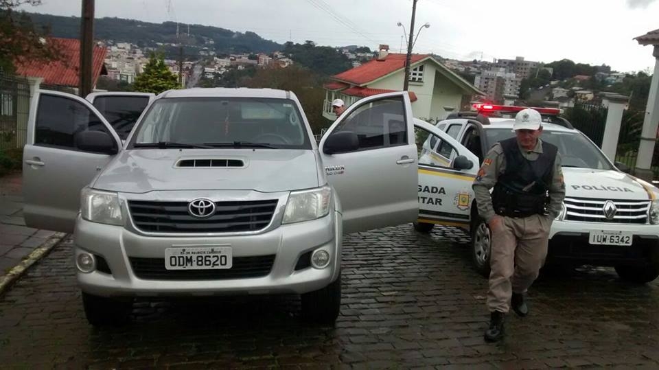 Funcionário da Prefeitura de Garibaldi é preso com cocaína e veículo roubado