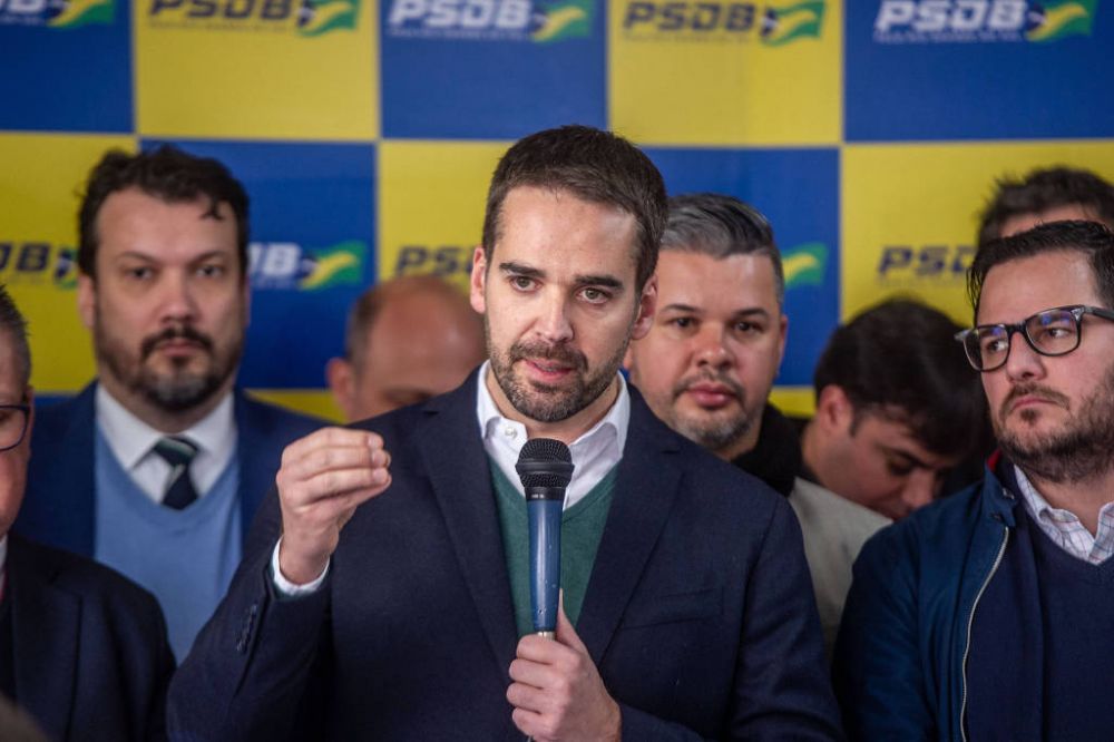 Eduardo Leite volta atrás e confirma sua pré-candidatura ao governo do RS