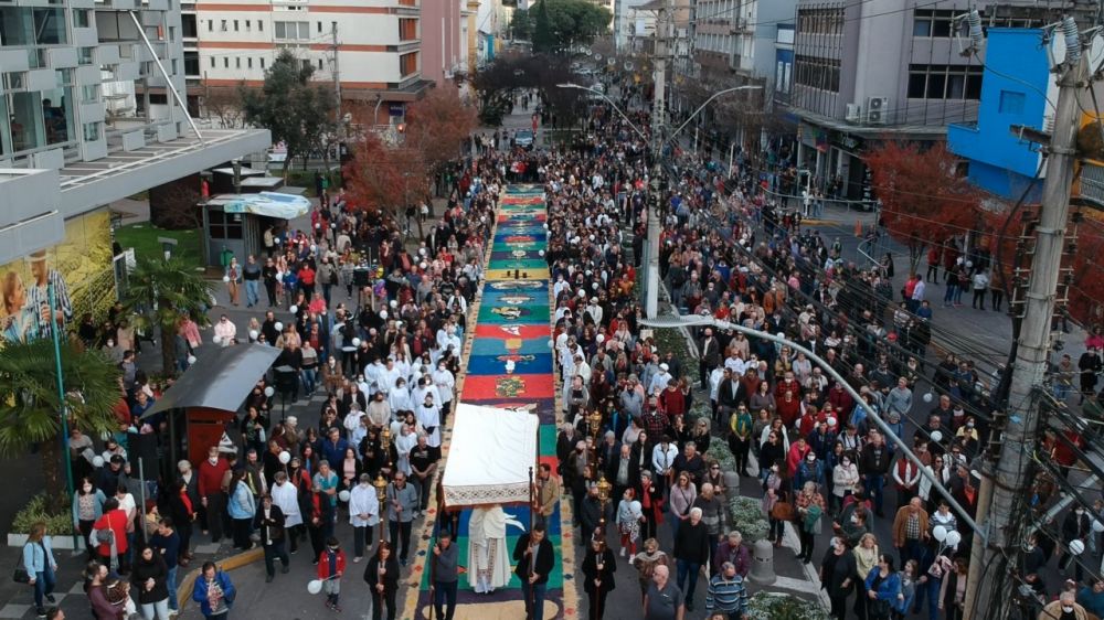 Celebração de Corpus Christi reúne mais de 4,5 mil pessoas em Bento Gonçalves