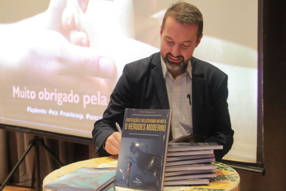 Rafael Pasqualotto lança livro Erotização e relativismo infantil – O Herodes Moderno