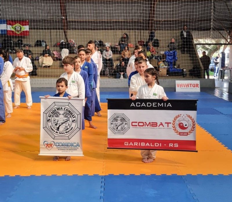 Atletas de projeto social de Garibaldi participam de Campeonato Sul Brasileiro de Judô