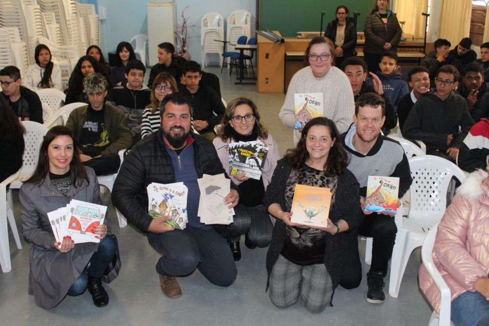 Projeto doa mais de 1080 livros para escolas de Bento Gonçalves