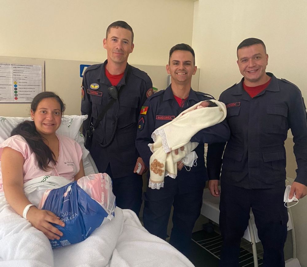 Bombeiros auxiliam gestante em trabalho de parto, em Bento Gonçalves