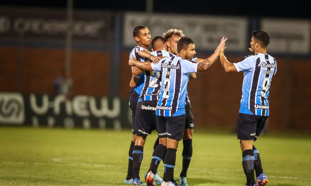 Grêmio supera Esportivo fora de casa para permanecer 100%