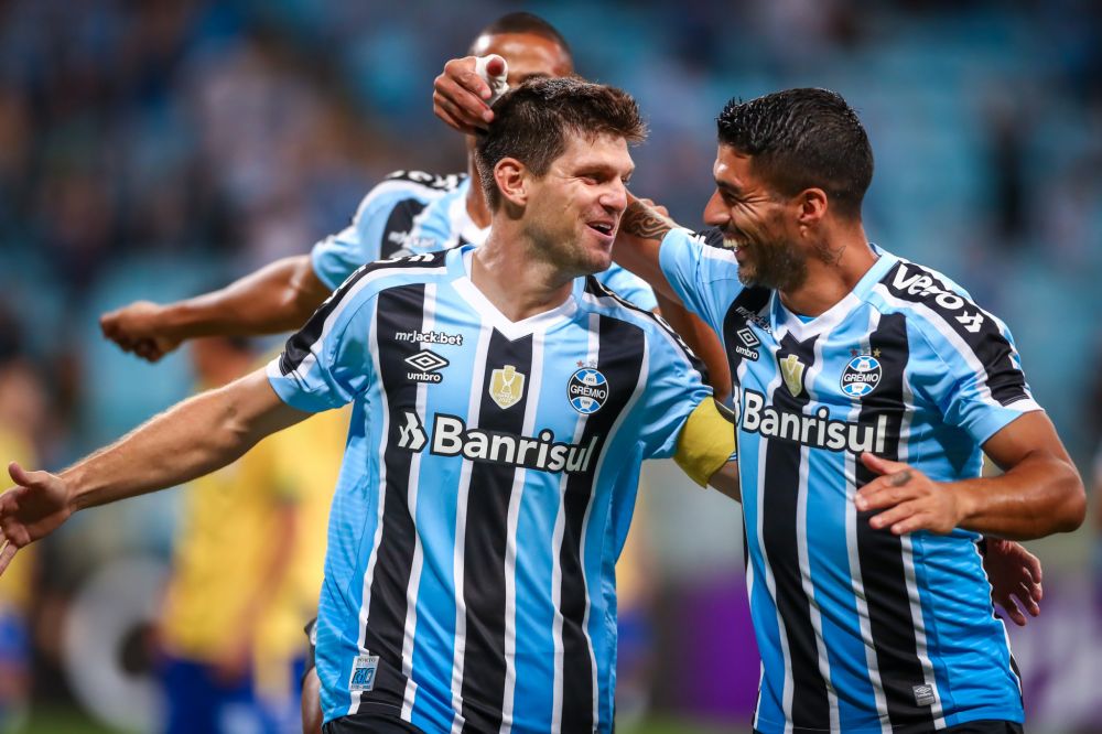 Grêmio goleia Novo Hamburgo e garante primeira colocação do Gauchão