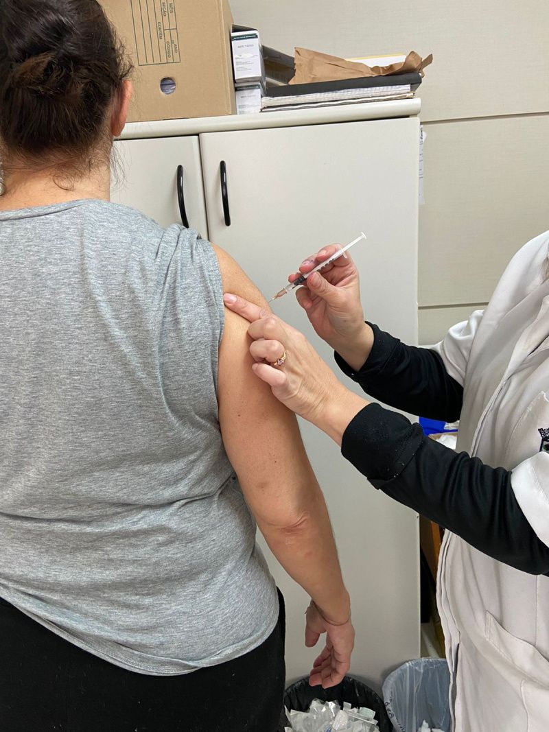  Ação de vacinação e testagem rápida ocorre neste sábado 