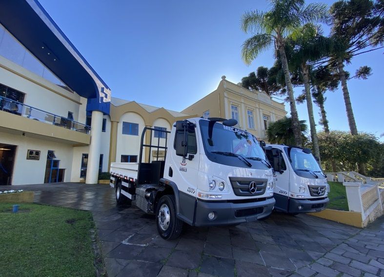 Prefeitura de Garibaldi adquire dois novos caminhões