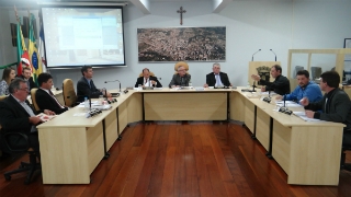 Vereadores de Garibaldi debatem revogação do decreto da área da Martini