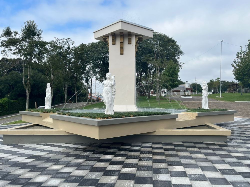 Chafariz da Praça da Ermida é restaurado