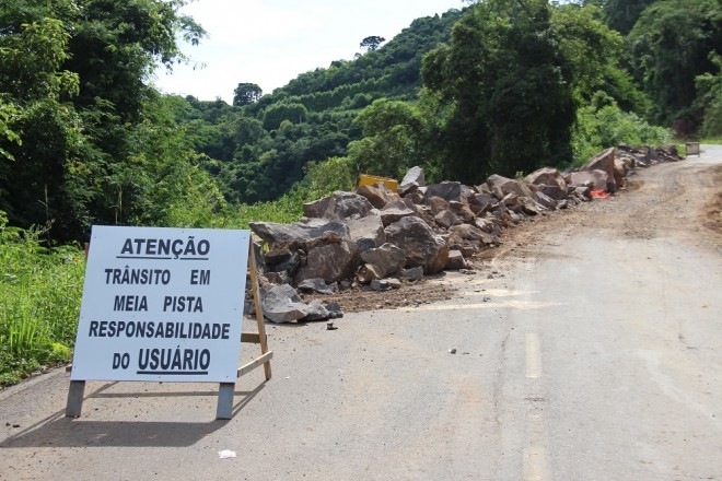 Trecho da estrada de Linha Araújo e Souza é liberada