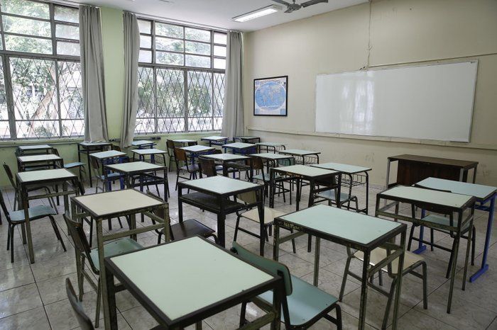 Governo Leite aprovou mais de 9,4 mil estudantes mesmo eles reprovando em até quatro disciplinas