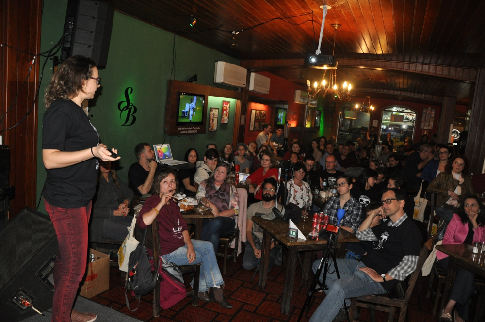 Evento internacional transforma bares da Serra em palco da ciência