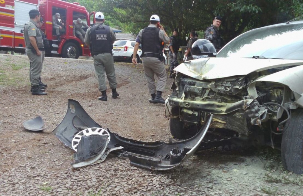 Homem assalta, bate carro e é preso em Bento Gonçalves