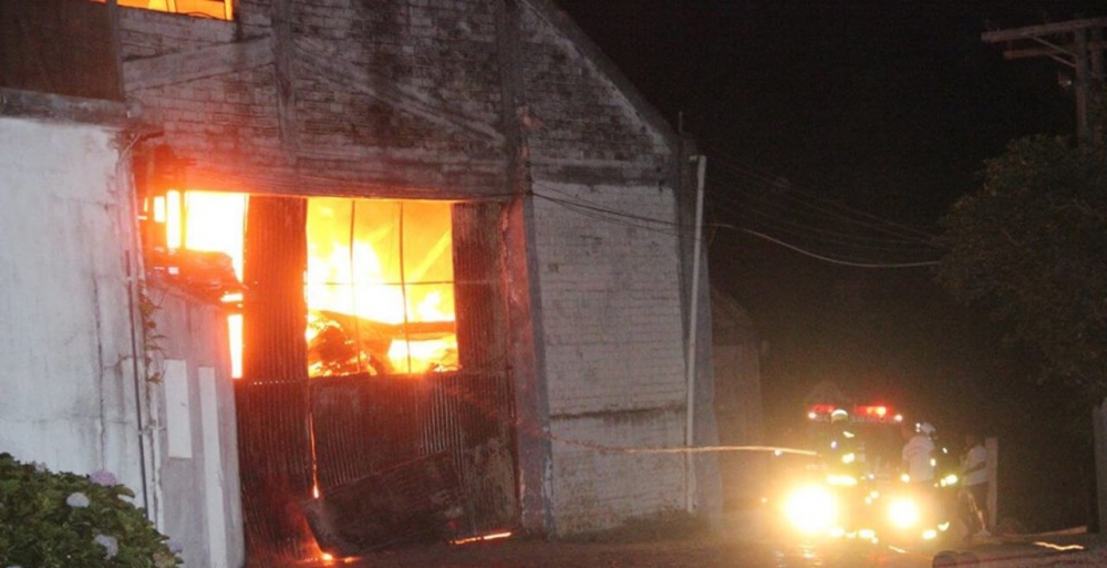 Bombeiros atuam quase seis horas para controlar incêndio em Bento Gonçalves