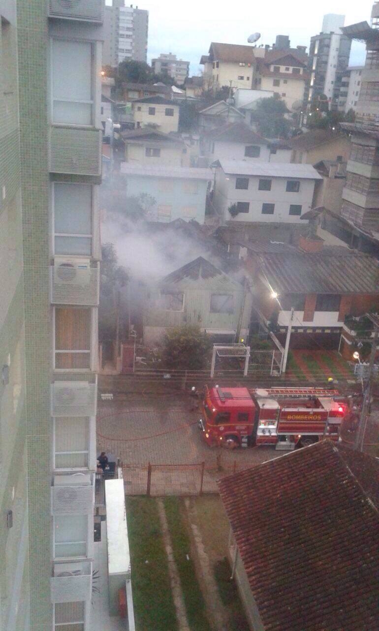 Idoso morre em incêndio a residência no Bairro Humaitá em Bento Gonçalves 