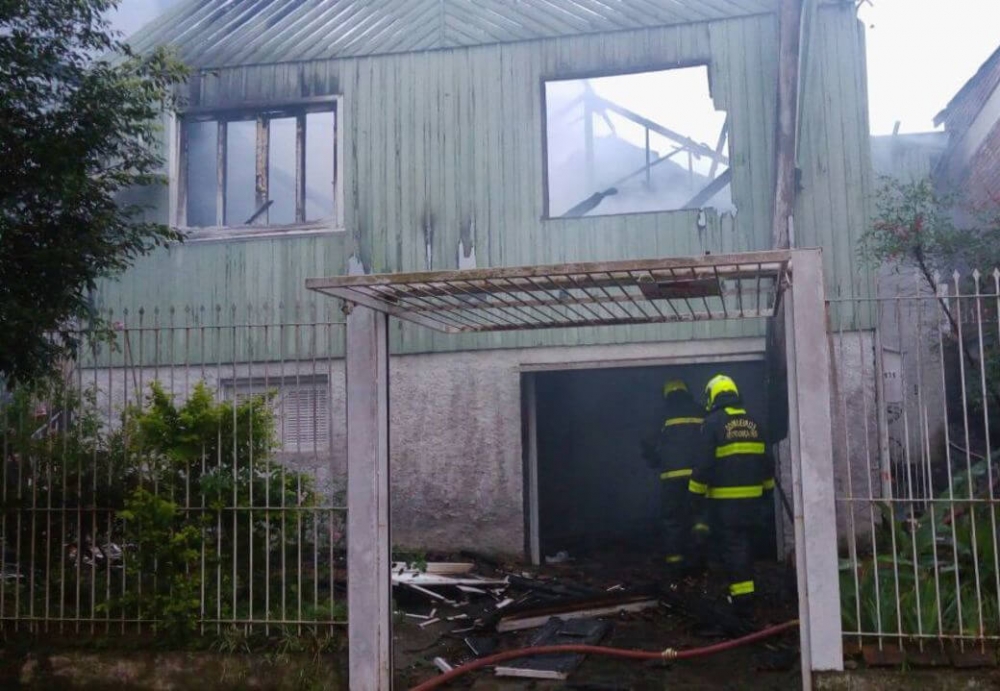 Idoso morre em incêndio a residência no Bairro Humaitá em Bento Gonçalves 