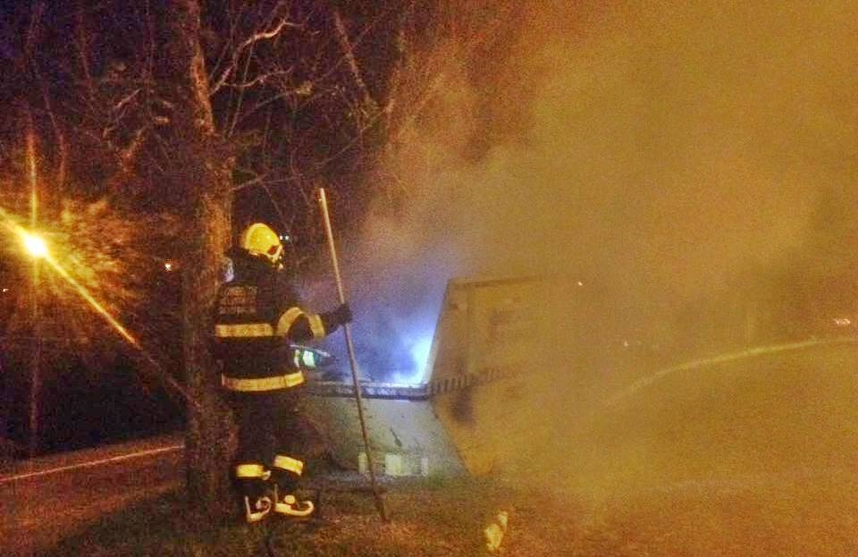 Incêndio em tele entulho mobiliza bombeiros de Carlos Barbosa