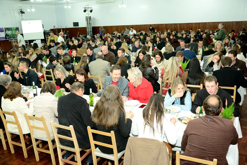 Jantar do Comerciante reúne mais de 250 pessoas no bairro Champagne