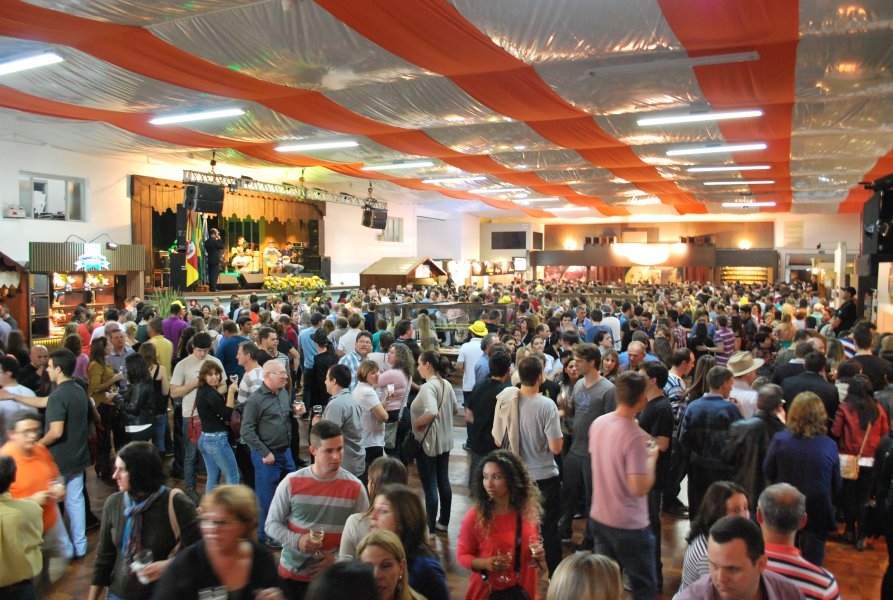 Carlos Barbosa: Mais de 8 mil visitantes já passaram pelo Festiqueijo