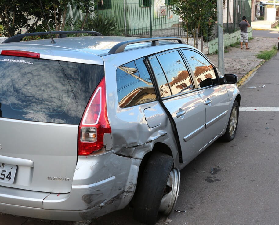 Gato causa colisão entre dois carros em Bento Gonçalves