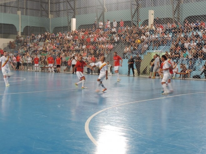 Citadino de futsal de Garibaldi com bola rolando no dia 20 de março