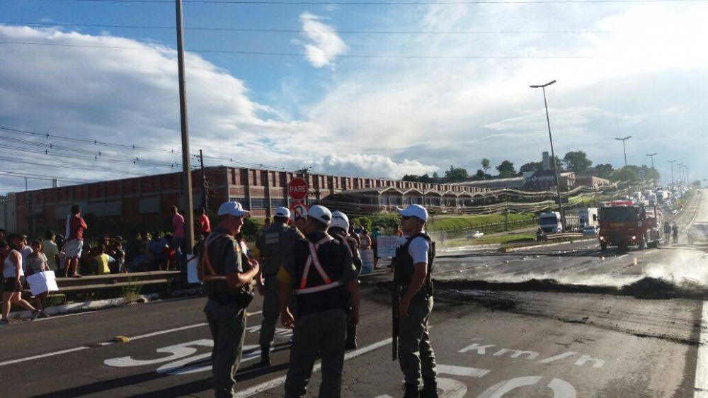Manifestação bloqueou novamente ERS - 122 em Farroupilha