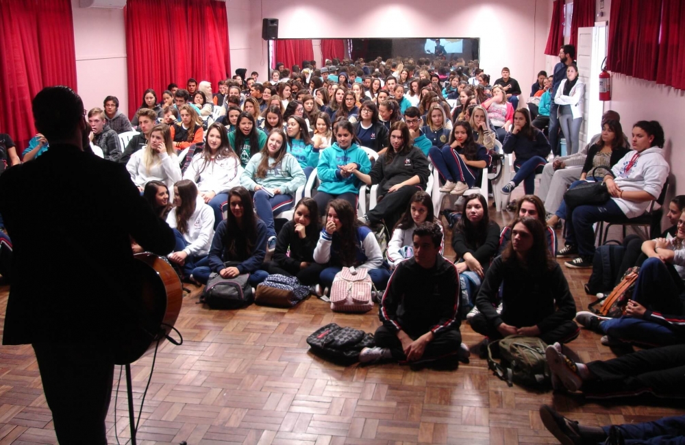 Músico de Garibaldi percorre 20 cidades gaúchas com a Palestra “Da Sociologia ao Rock”