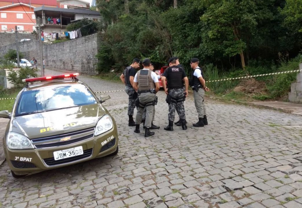 Homem executado dentro de automóvel em Bento Gonçalves
