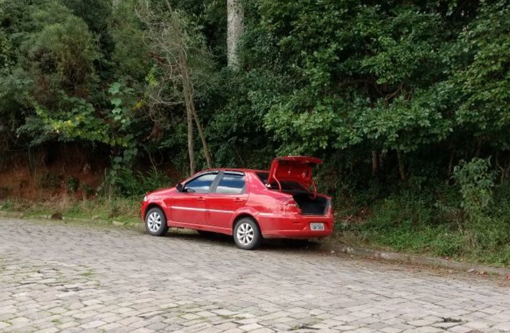 Homem executado dentro de automóvel em Bento Gonçalves