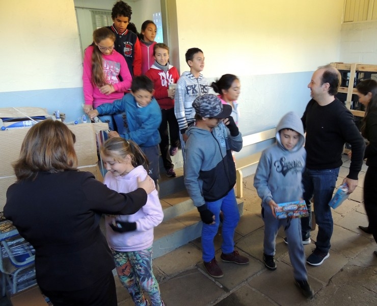 Ação de Páscoa para os alunos da Escola Santa Mônica