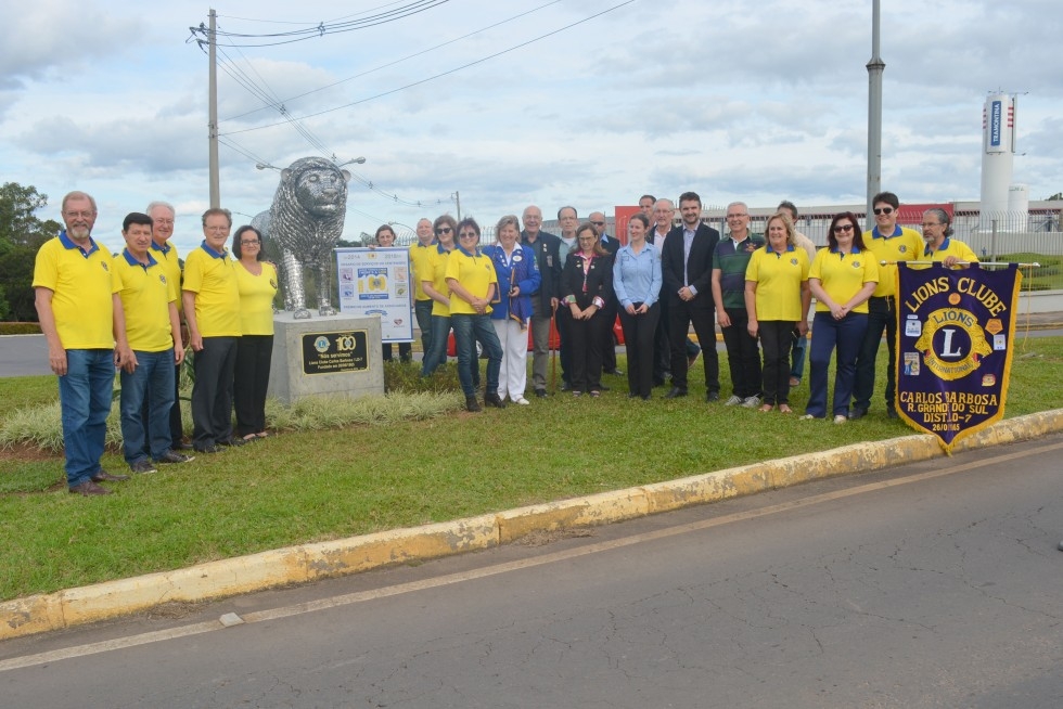 LIONS Clube de Carlos Barbosa inaugura monumento