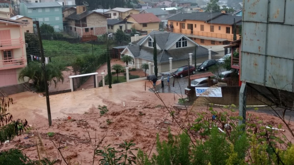 Bento Gonçalves enfrenta problemas causados pela chuva