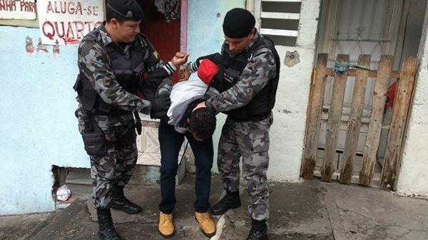 Foragido é preso no bairro Fenavinho em Bento Gonçalves