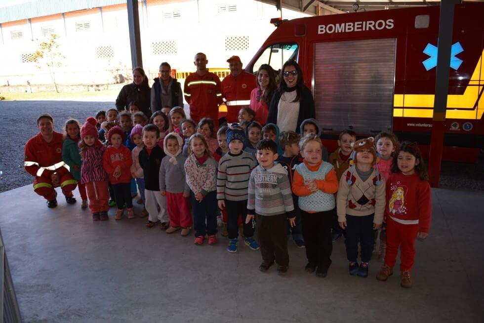 Bombeiros de Carlos Barbosa recebem alunos de escola municipal