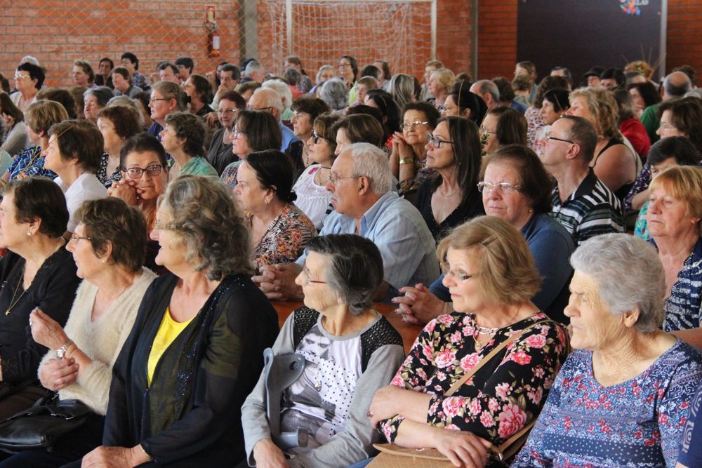 Dia dos Avós reuniu cerca de 300 idosos em São José de Costa Real