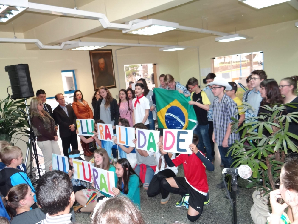Escolas Valentim Tramontina e Visconde de Caíru fazem a última sessão cívica de 2017