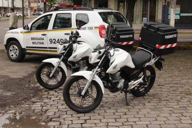 Fiscais de trânsito de Garibaldi recebem motocicletas