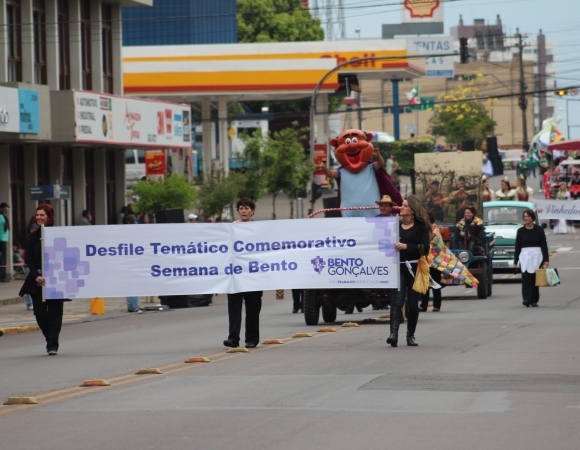 Desfile marca os 123 anos de Bento Gonçalves