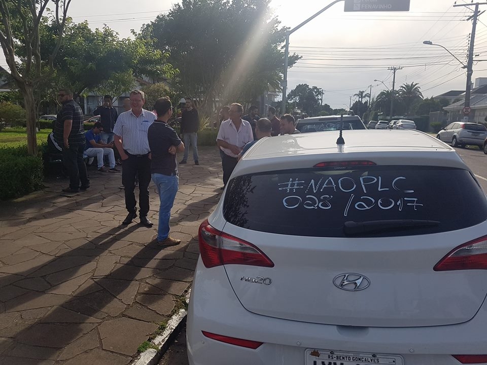Motoristas de Uber protestam em Bento Gonçalves