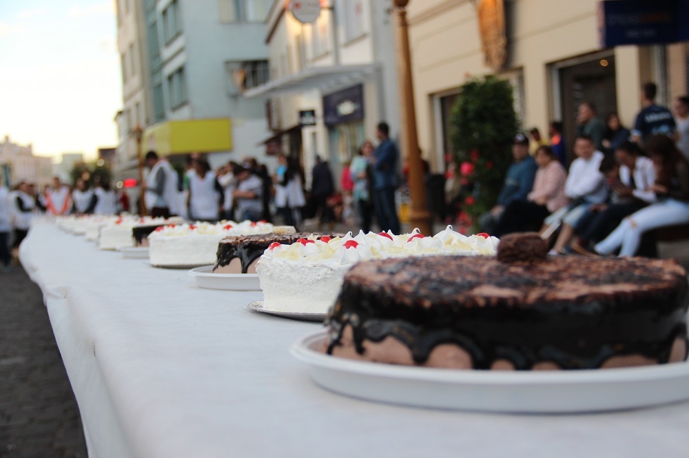 Buarque de Macedo ganhou 117 bolos para celebrar aniversário de Garibaldi